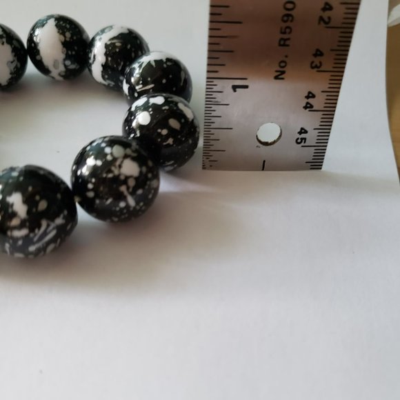 Large Splatter Paint Design Bead Bracelet - Picture 8 of 8